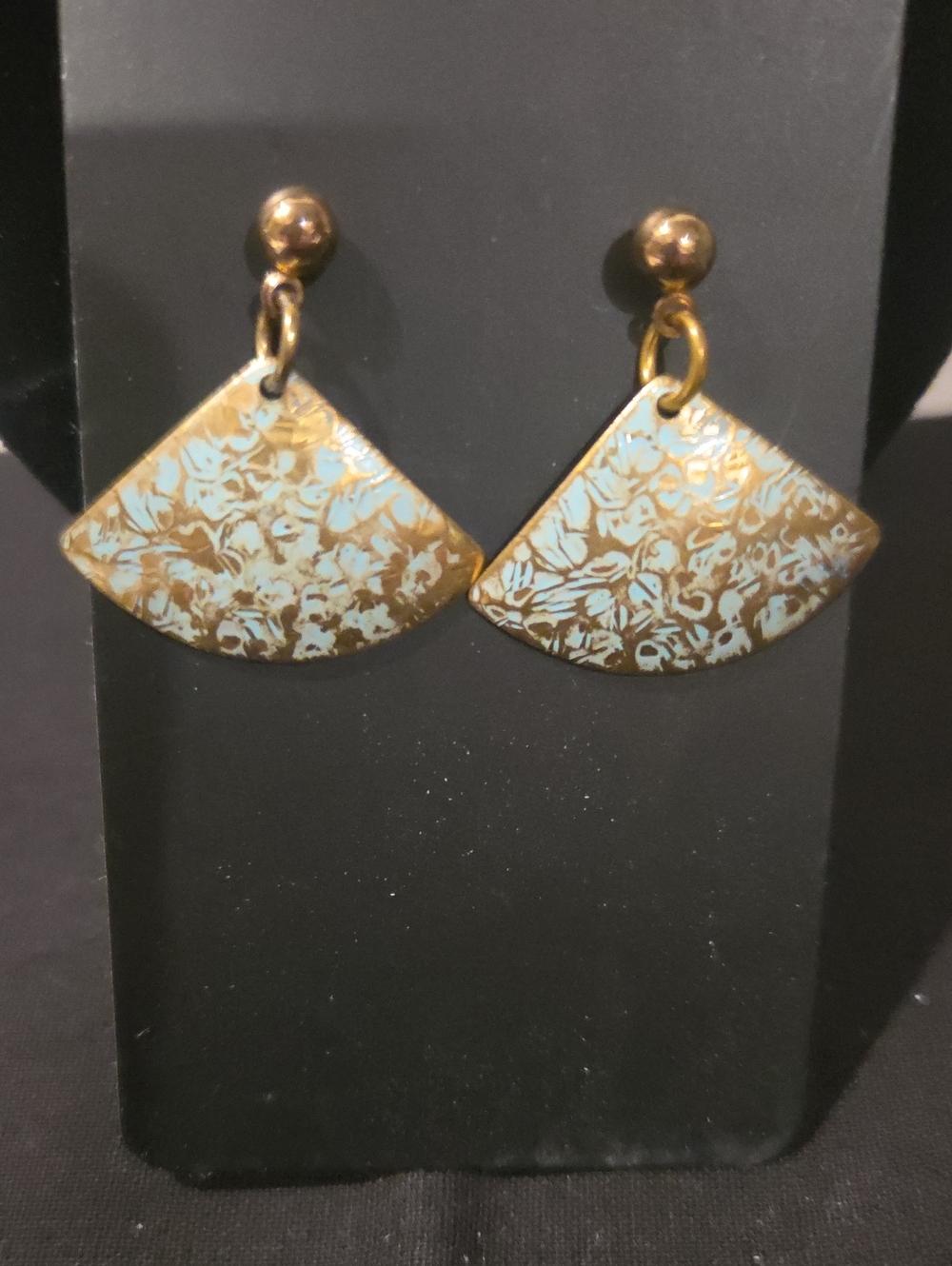 BRASS DANGLE EARRINGS WITH A PATTERNED TURQUOISE PATINA FINISH